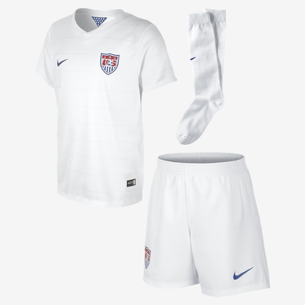 NIKE 为美国国家足球队打造世界杯参赛队服,今