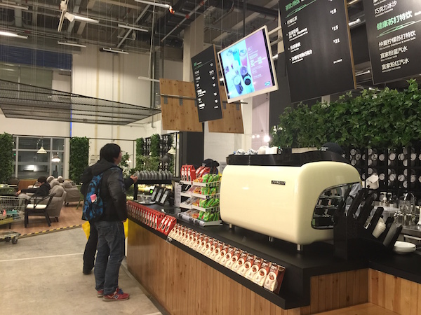 12 月 18 日,国内首家 IKEA 咖啡馆在 IKEA 上海