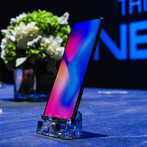 vivo 发布了 NEX，把概念机给量产了全新旗舰系列到底长什么样