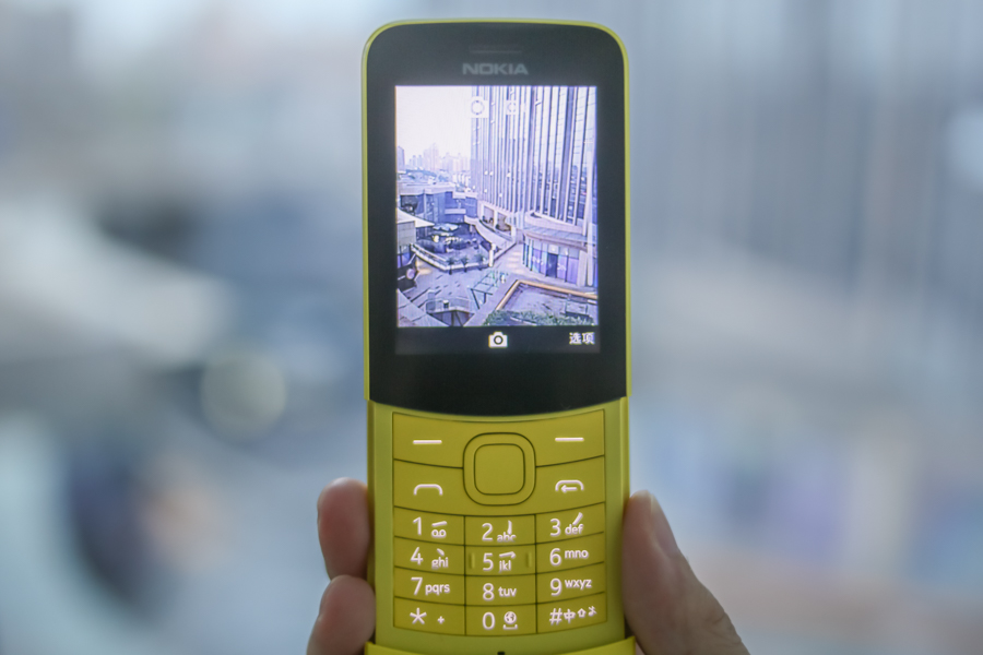 香蕉机的味道,4G 版 Nokia 8110 简单开箱体
