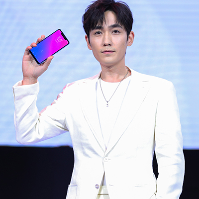 强调自拍表现的 S5 Pro 领衔，联想发布了三款新手机和两块腕表