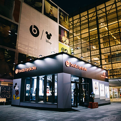 Beats 在上海新天地带来限时快闪店，主角是米奇 90 周年纪念款