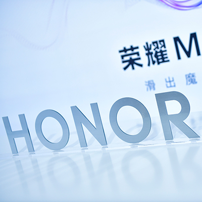 荣耀改掉了自己的 logo，总裁赵明说是因为品牌要走向国际
