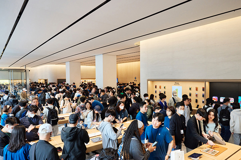 双层玻璃幕墙、一层零售空间，苹果首尔江南区全新 Apple Store 开幕 | 新科技吧
