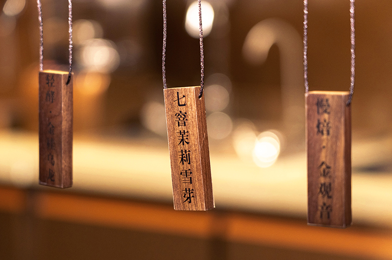 我们在上海的霸王茶姬旗舰店，感受了对“茶式新生活”的诠释