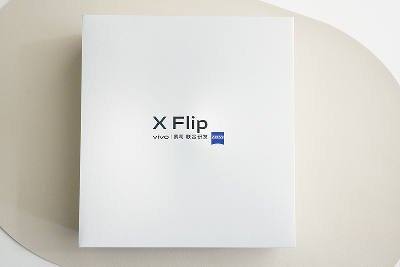 vivo X Flip 开箱：妙不可言的质感和手感，“小折叠”也可以很实用
