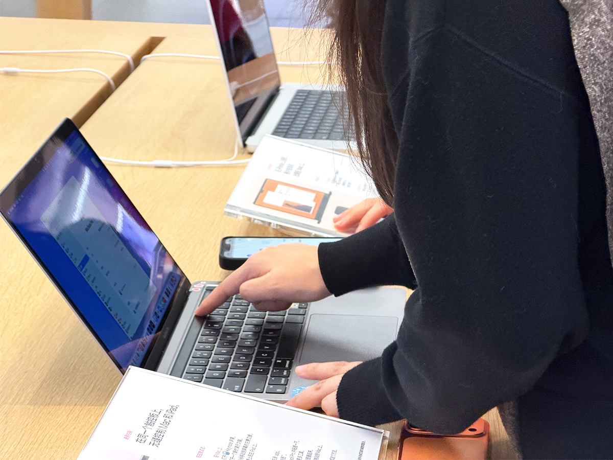 检查过程里,机身上的贴纸会需要清理,各部件功能是否正常会需要检查