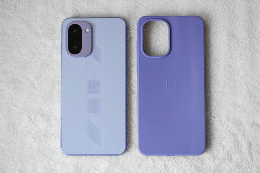 如果需要戴保护壳,包装里也准备了同色系的壳