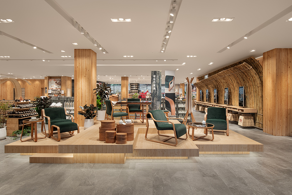 有炭化竹家具系列正在展出