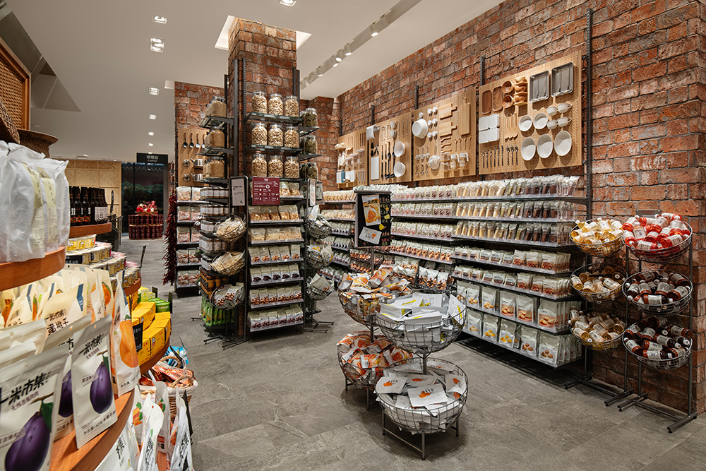 L1 层准备了大量的食品可选,一些中国本土精选的零食和酒水都非常值得留意