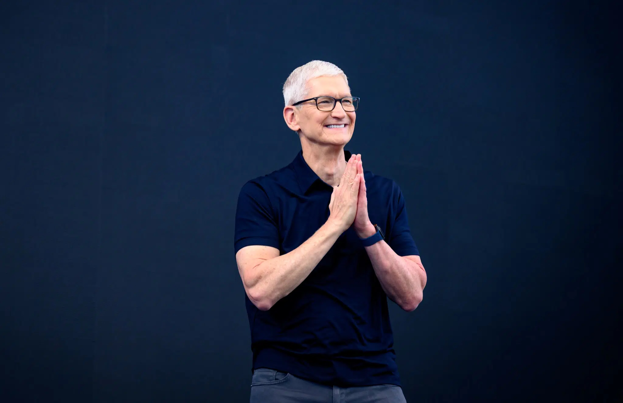 Apple Park 现场的库克保持了很好的状态,也被拍到多次擦拭眼角 ©Josh Edelson