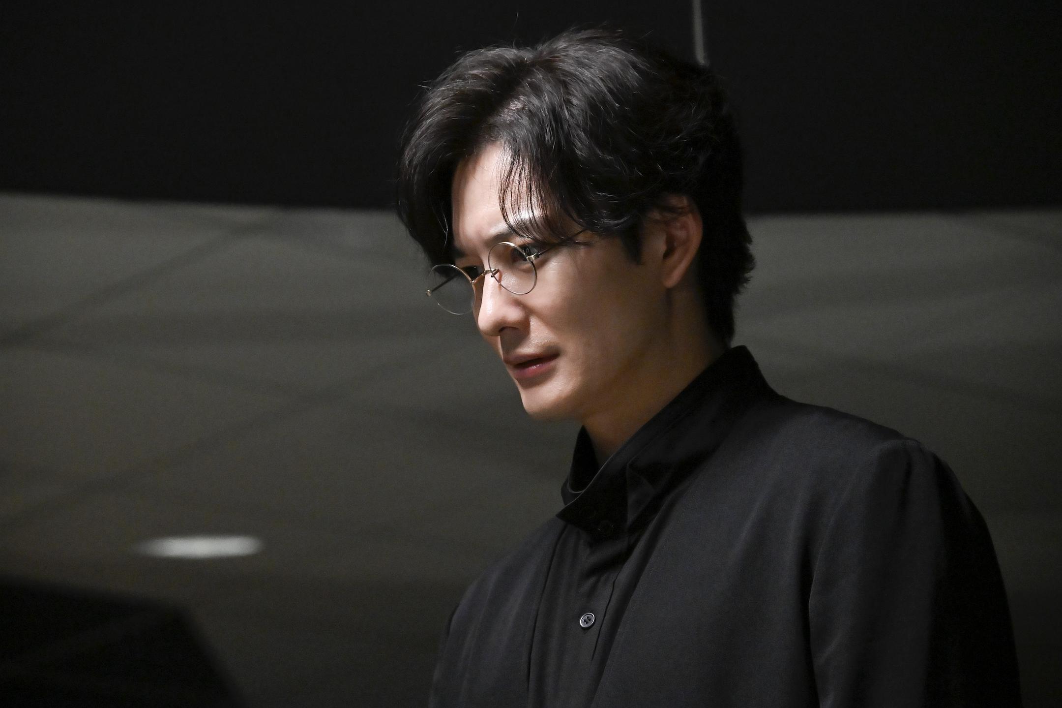越来越像黄晓明了