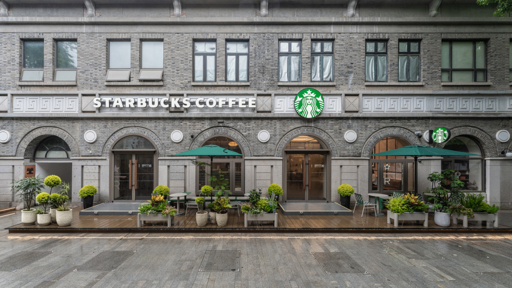 星巴克臻选南京 1912 街区店在今年 7 月回归,在江苏门店总数突破 1000 家的大背景下成为全新的代表性文旅标杆门店